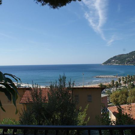 Appartamenti La Pineta Marina dʼMarina dʼAndora Exterior foto