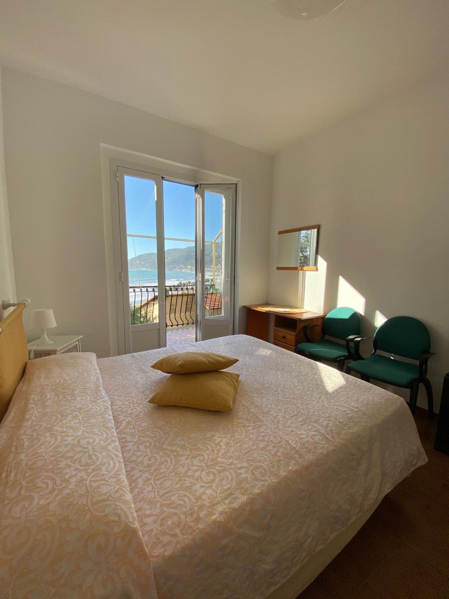 Appartamenti La Pineta Marina dʼMarina dʼAndora Habitación foto