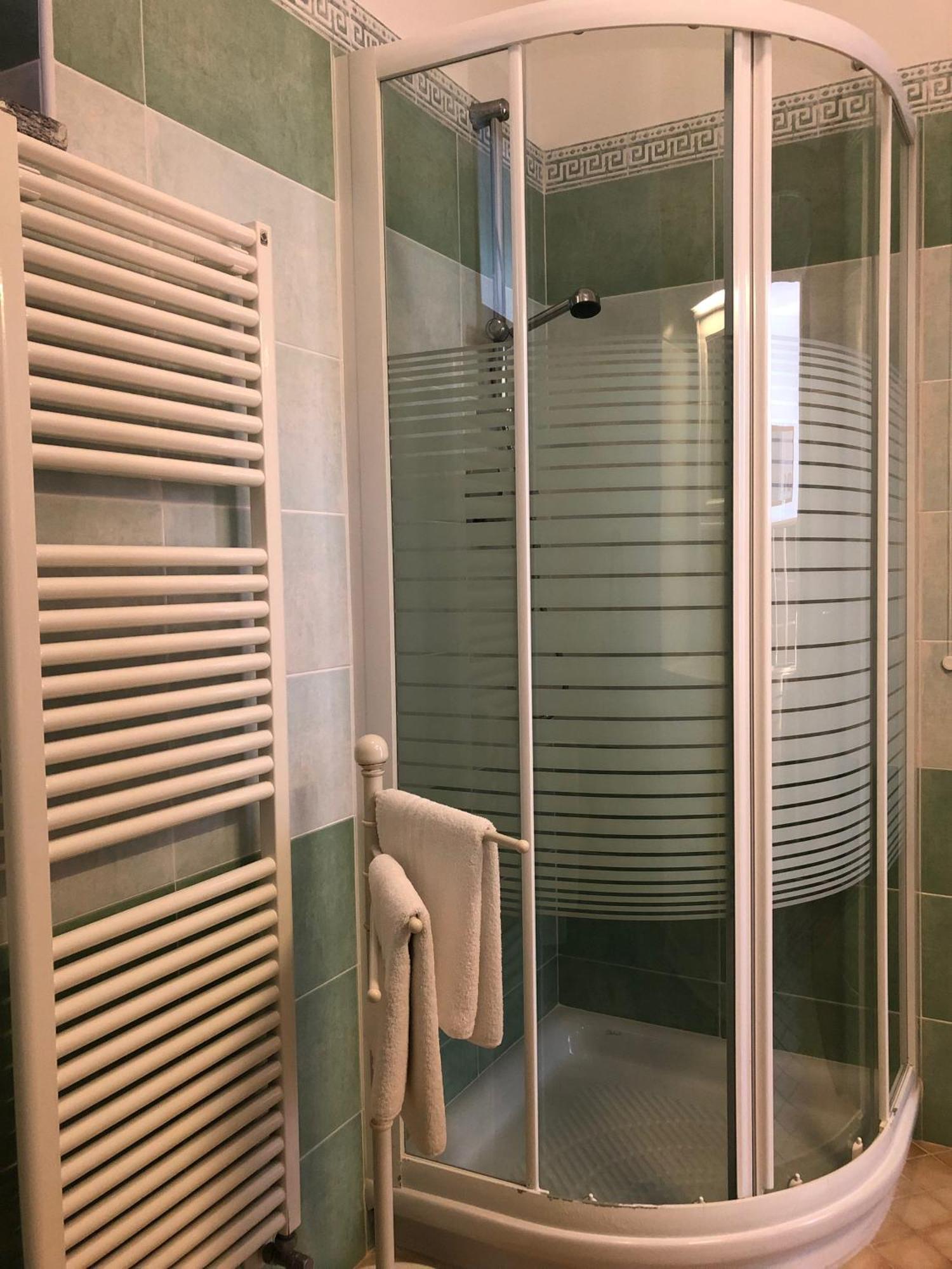 Appartamenti La Pineta Marina dʼMarina dʼAndora Habitación foto