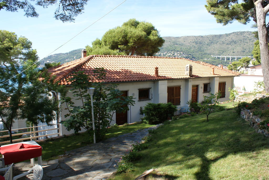 Appartamenti La Pineta Marina dʼMarina dʼAndora Exterior foto
