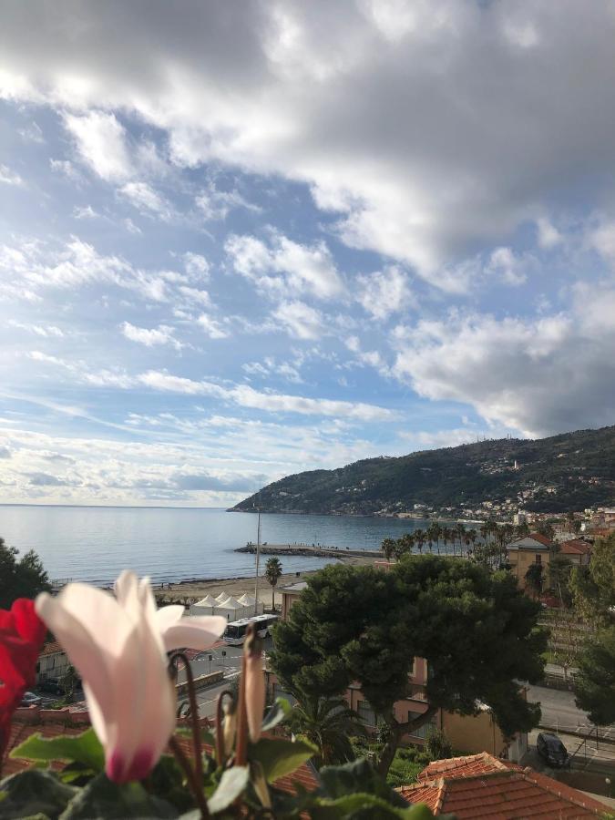 Appartamenti La Pineta Marina dʼMarina dʼAndora Exterior foto