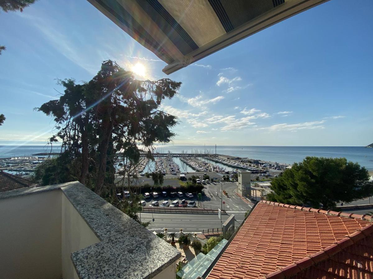 Appartamenti La Pineta Marina dʼMarina dʼAndora Exterior foto